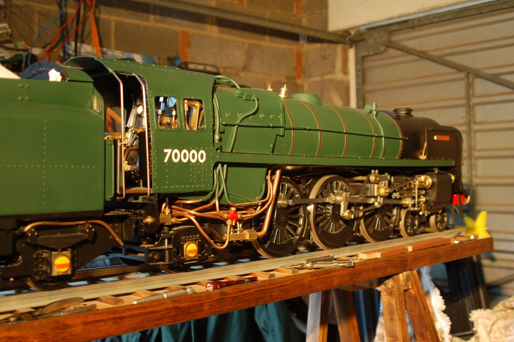 70000a.JPG (132758 bytes)